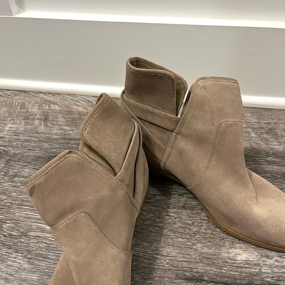 MICHAEL Michael Kors Boots Women's 11 Beige Tan Suede Leather Buckle Ankle - Picture 6 of 8